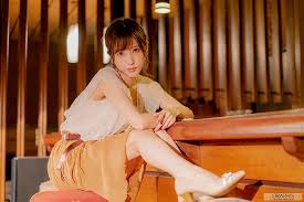 Moe Amatsuka เสน่ห์ละมุนเกินต้าน จากสาวน้อยภาพหวานสู่ไอคอนรอยยิ้มที่ใครเห็นก็เผลอใจละลาย